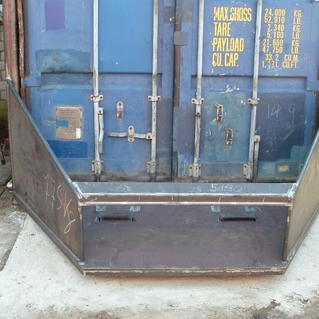 Attachment for unloading bulk goods from containers