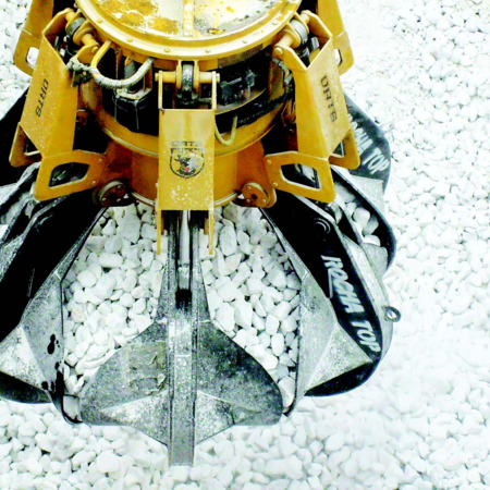 Diesel-hydraulic orange peel grab, remote-controlled type DHM grabs white, coarse gravel