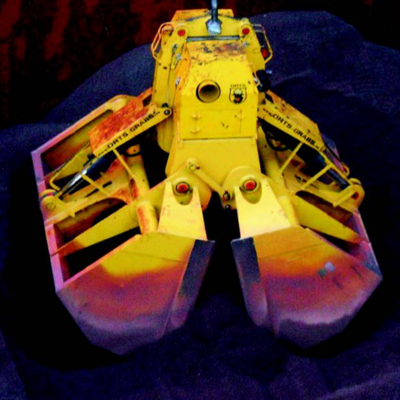 Diesel-hydraulic clamshell bucket type DHS-B in gravel