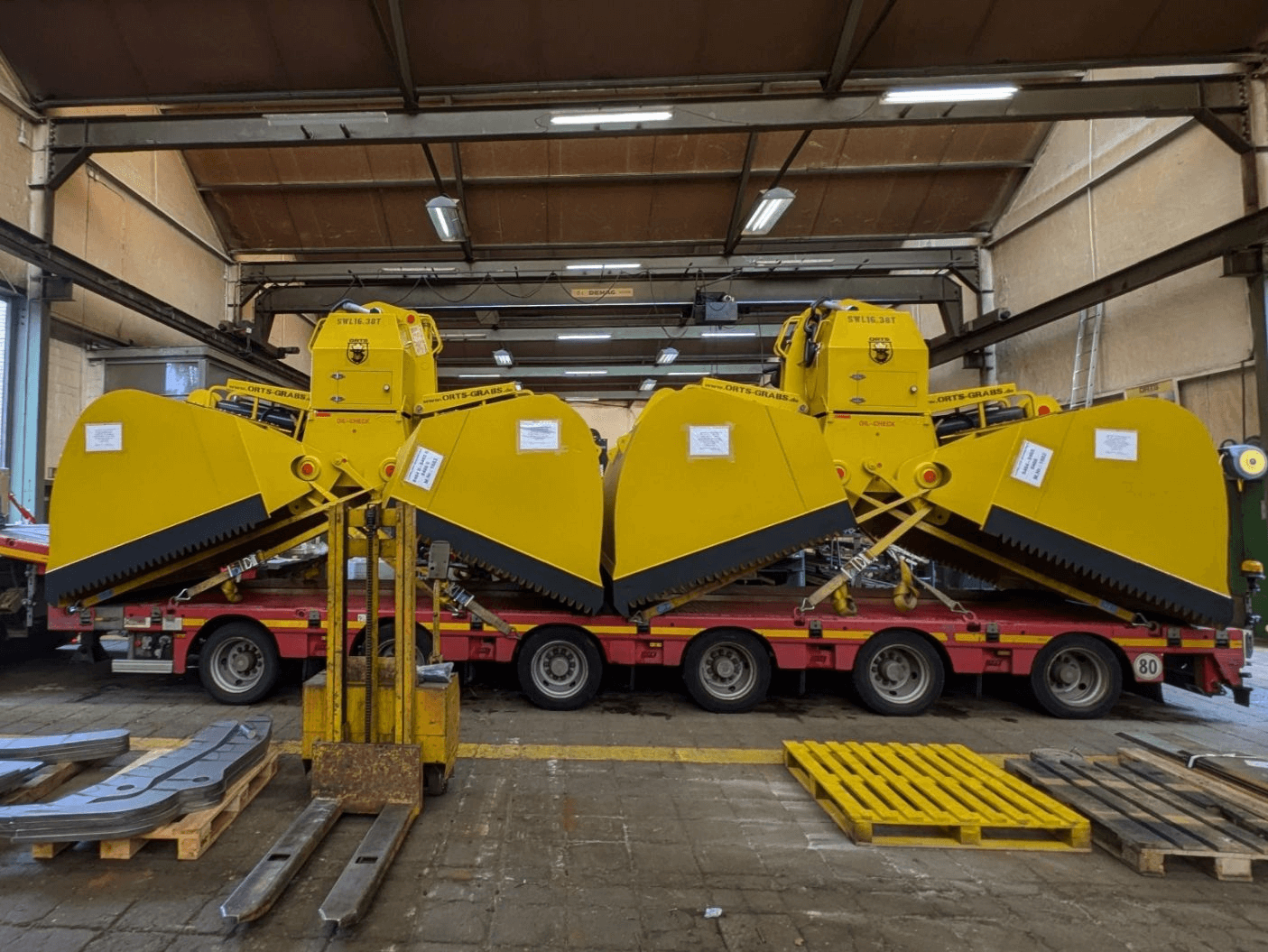 Delivery of diesel-hydraulic grabs DHS-BC 12.6m³ , fully radio-controlled, for southern Africa