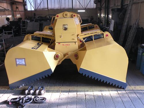 Delivery of radio-controlled diesel-hydraulic grabs DHS-BC 13m³ with special shells for the finest bulk materials